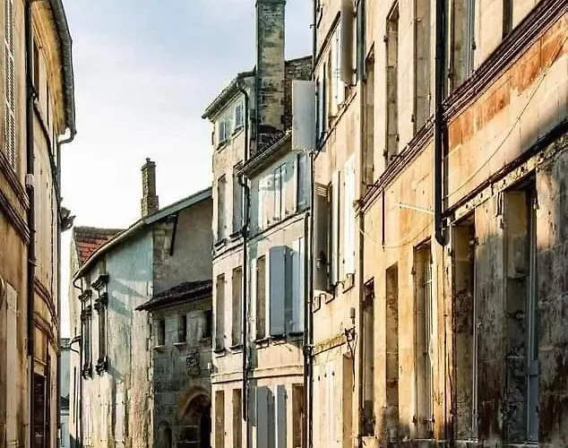 X O #hyper-centre #netflix Apartment Cognac