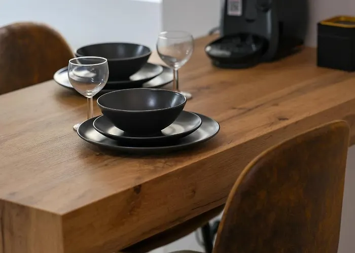 X O #hyper-centre #netflix Apartment