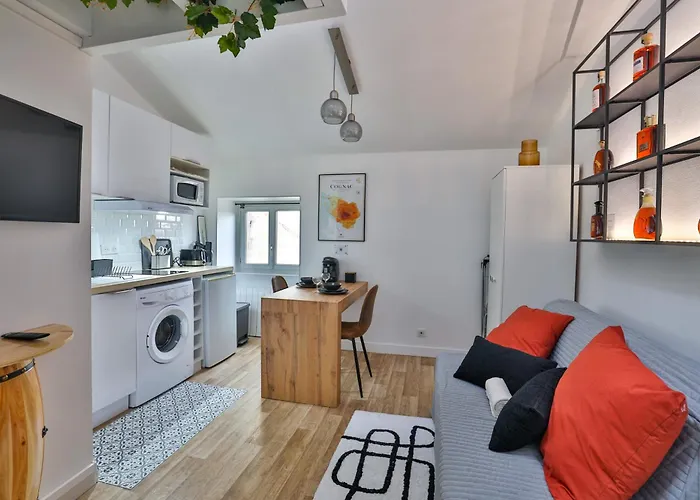 X O #hyper-centre #netflix