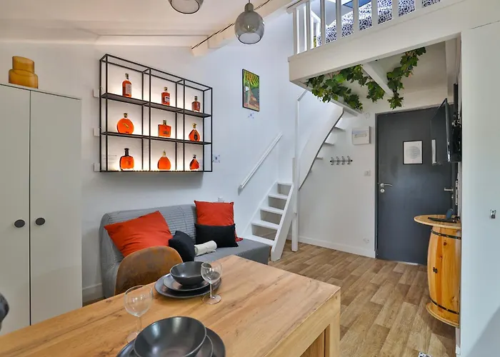 X O #hyper-centre #netflix Cognac